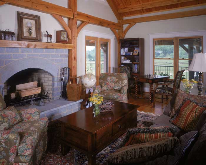 living-room-4.jpg (49334 bytes)